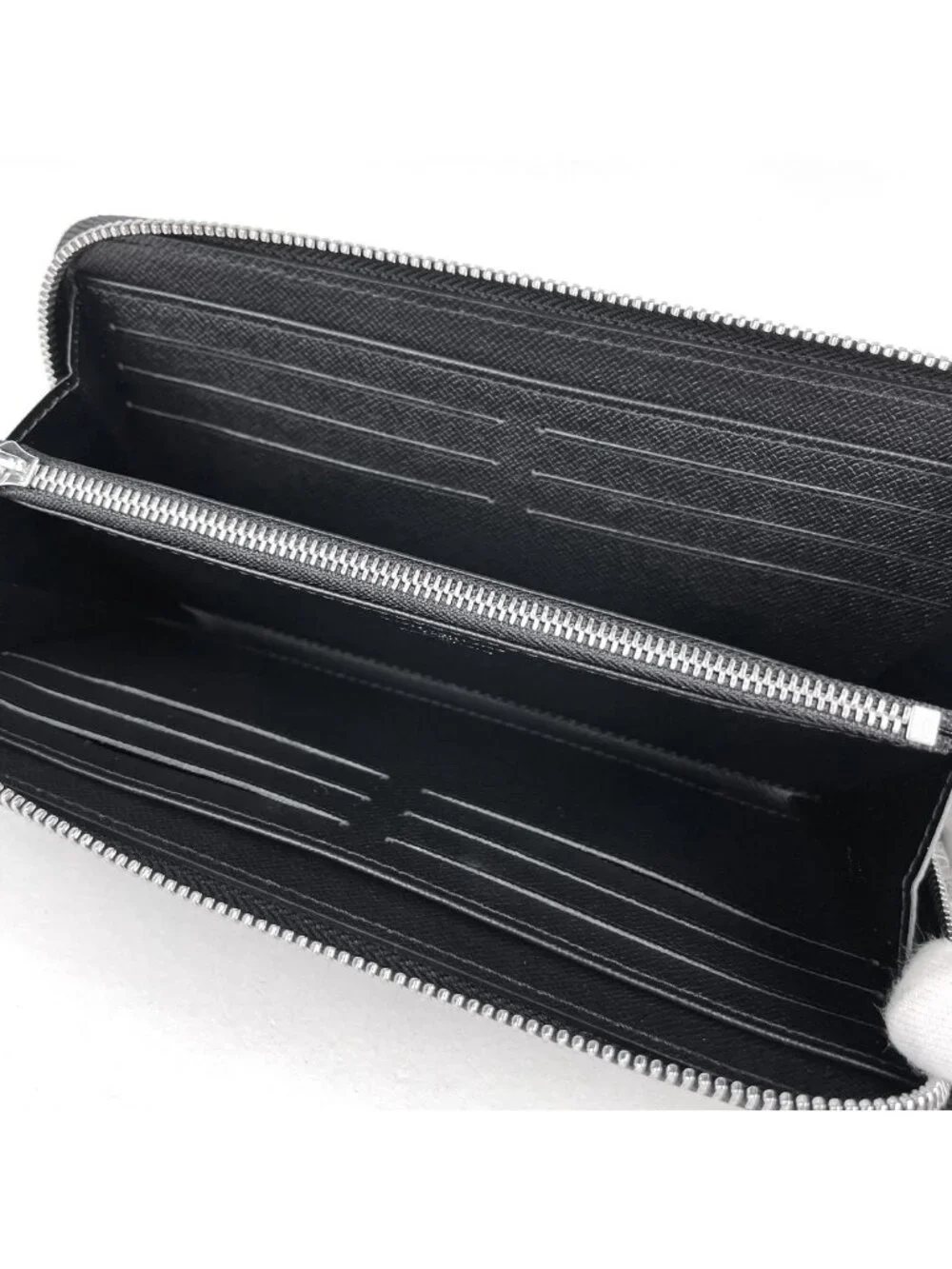 Louis Vuitton Zippy Wallet Horizontal Taiga Noir
